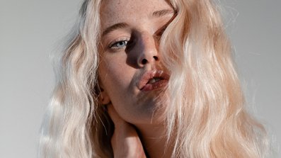 der ultimative schönheitsschlaf für blondes haar